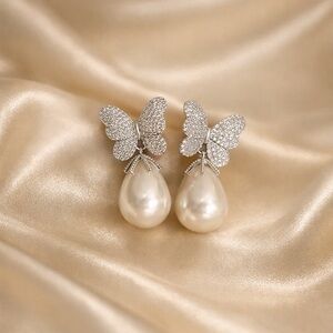 Vintage Butterfly Pearl Timeless Earrings